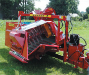 Комбайн Weremczuk Agromachines "Joanna4" для уборки черной, красной сморидины и крыжовника